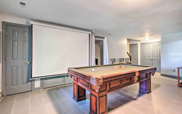 Pond-view Deck + Pool Table: Woodbridge Haven!