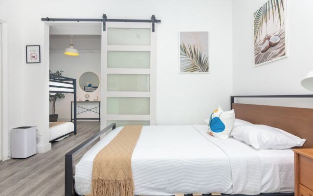West Deco Boutique Apartments