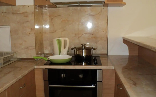Meni Apartments and Guest Rooms