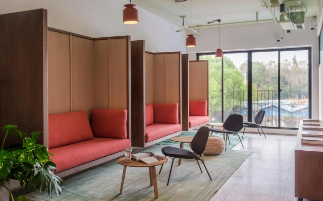 baseLITE-WESTBUND Serviced Apartment