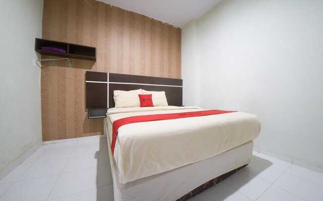 RedDoorz Plus near Mall Panakukang 2