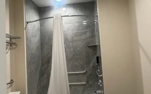 Elite Inn & Suites