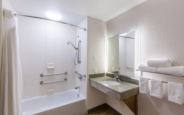 Holiday Inn Express & Suites Tulsa S Broken Arrow Hwy 51 by IHG