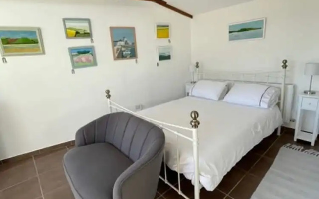 1-bed Sunny Studio Apartment in Tregony, Truro
