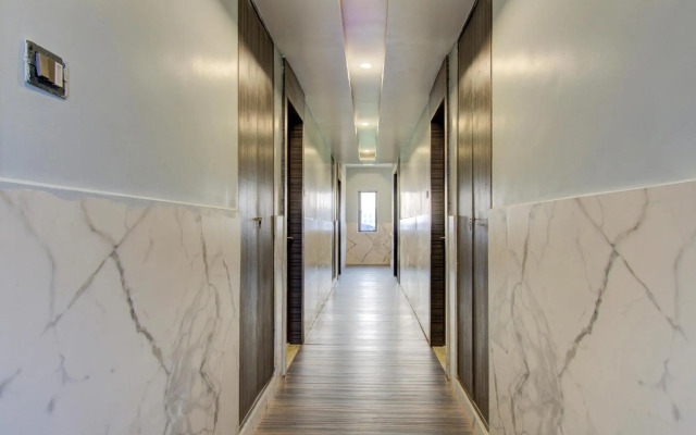 V Hotel by OYO Rooms