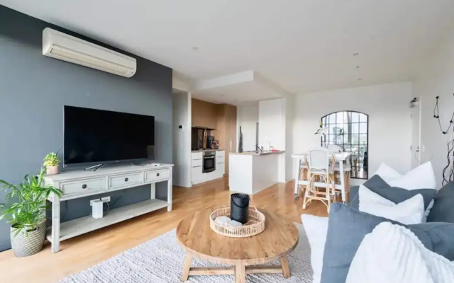 Stylish 2 Bedroom Apartment in Port Melbourne With City Views – Guest Rooms – Melbourne