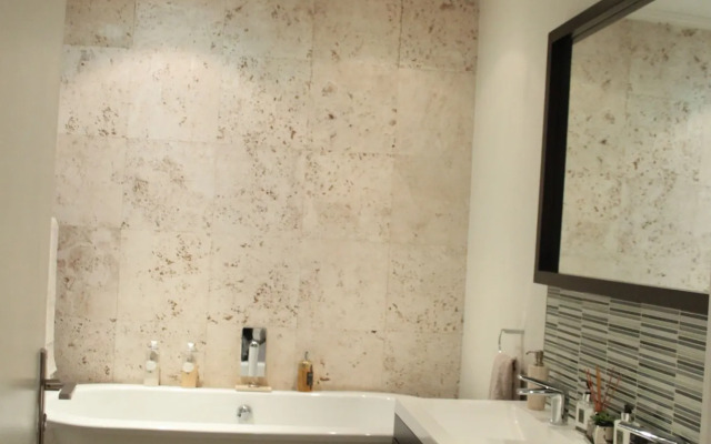 Urban Hip Hotels - The Nicol