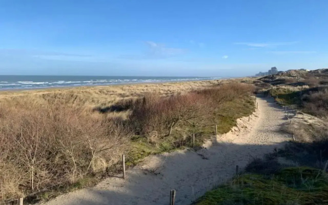 Apartment With 2 Rooms in Oostduinkerke