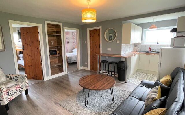 Sea Breeze Holiday Chalet, Convenient for Beach