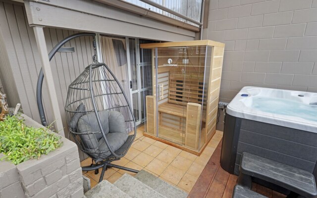 Lakeview Escape with spa - sauna - patio