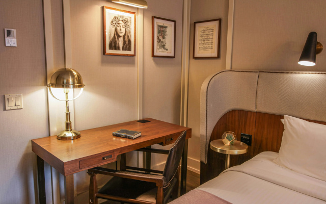 The Evelyn Hotel