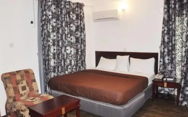 Denami Suites