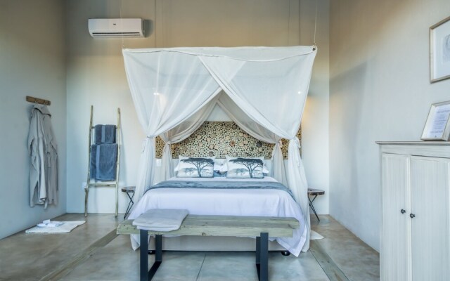 Kruger Sunset Lodge - living with lions