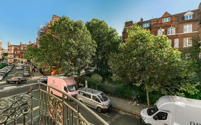 8 Million Home Cadogan Square Access