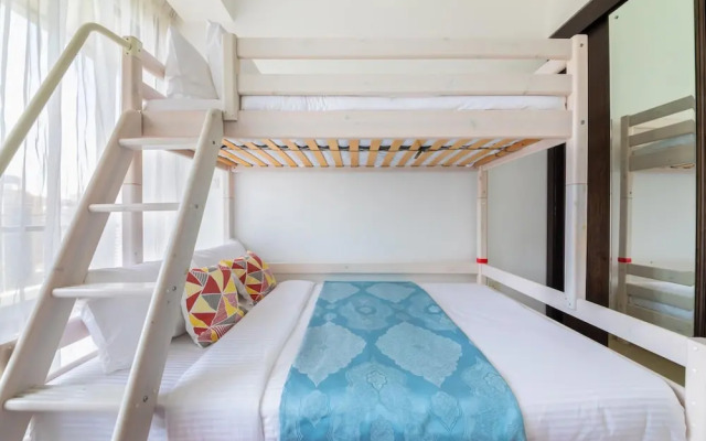 Big Bright Luxury Marina View Apt Near Beach