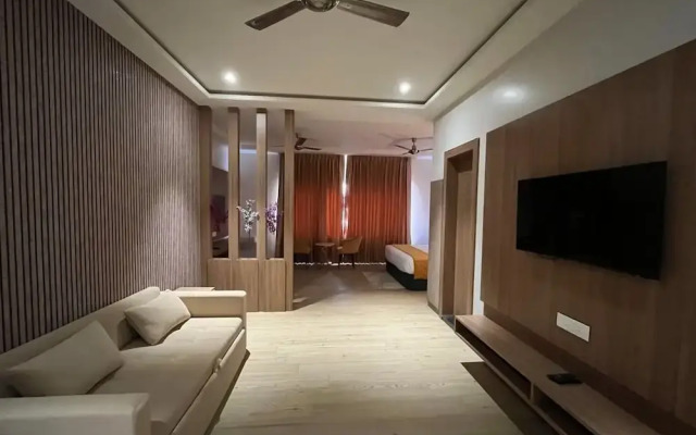 Hotel Three Seasons