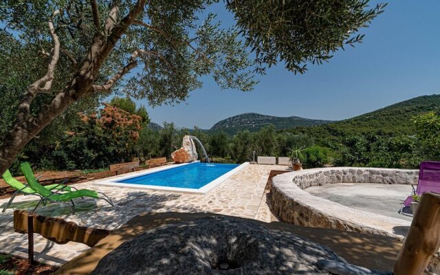 Stunning Home in Ston With 2 Bedrooms, Wifi and Outdoor Swimming Pool