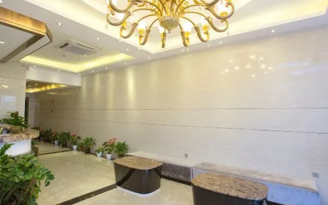 Yayue Hotel (Nanjing East Road Pedestrian Street)