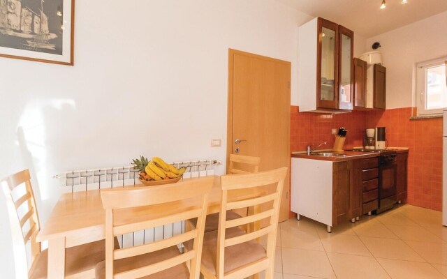 Beautiful Home in Liznjan With Wifi and 6 Bedrooms