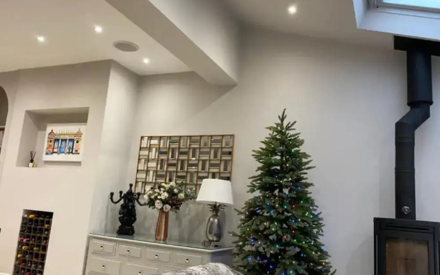 Luxury Central Hale Living