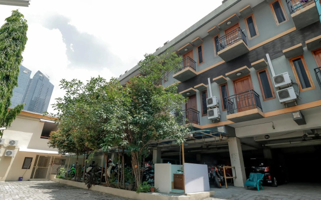 RedDoorz Plus near Ciputra World Kuningan 2