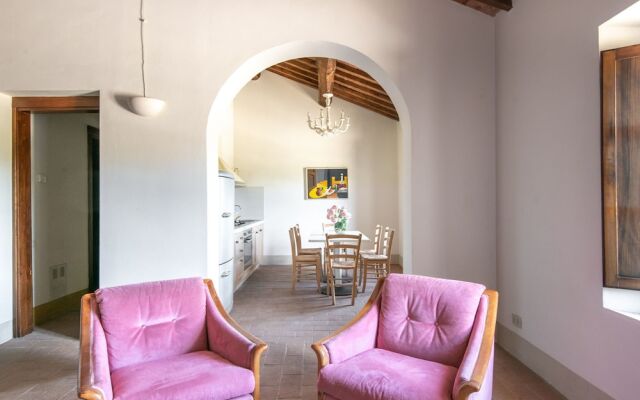 Secluded Apartment in Rapolano Terme with Garden