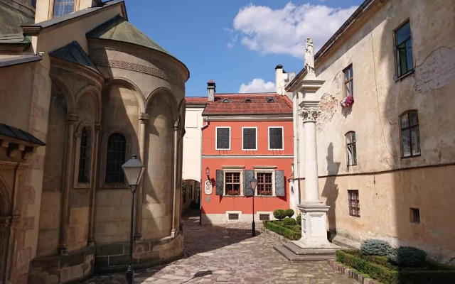 Вірменський дворик / Armenian courtyard