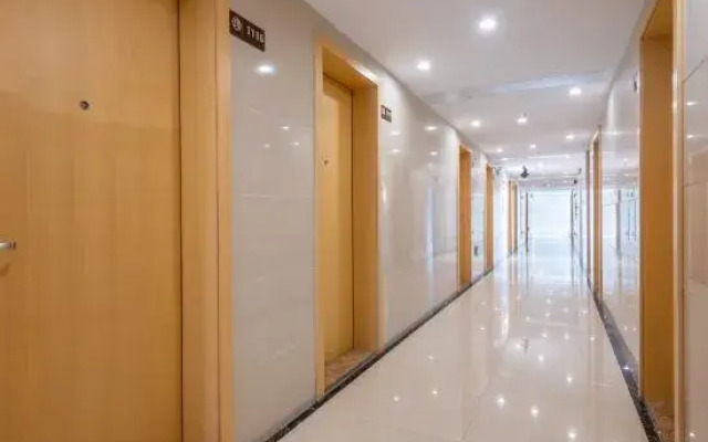 Puyu Hotel  (Foshan Pingzhou Jade Street Store)