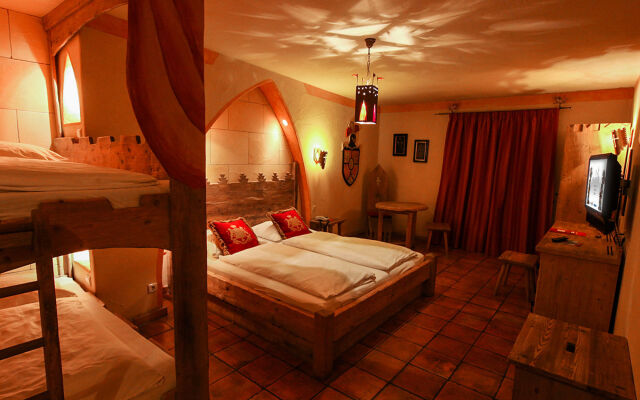 Europa-Park Freizeitpark & Erlebnis-Resort, Hotel Castillo Alcazar