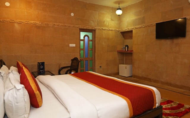 OYO 9933 Hotel Meera Mahal