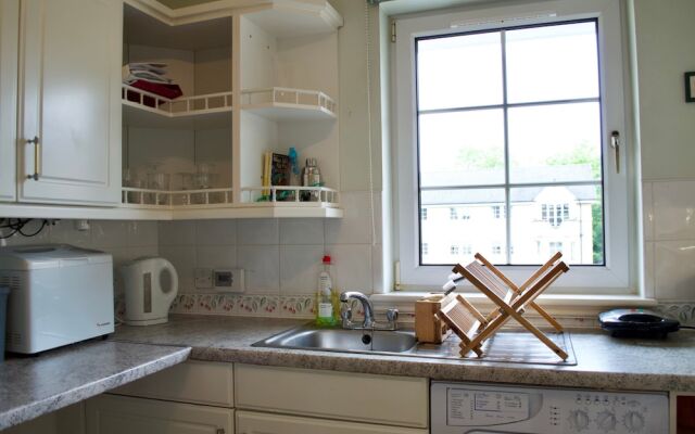 Bright 1 Bedroom Apartment In Edinburgh