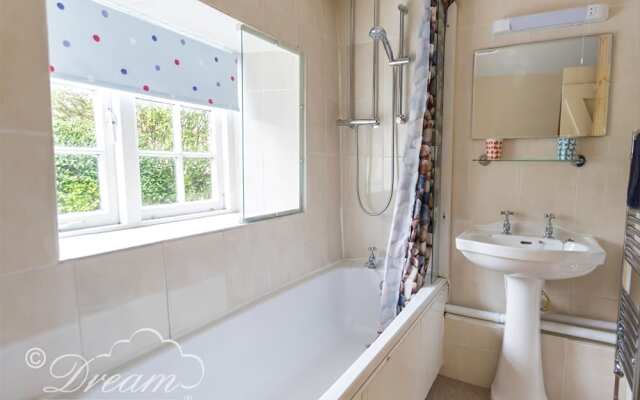 Poppas Cottage, BURTON BRADSTOCK