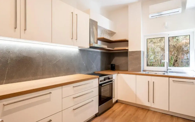 4BD Apartment With Outdoor Jacuzzi Garden