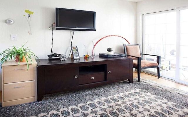 Castro Central Apartment