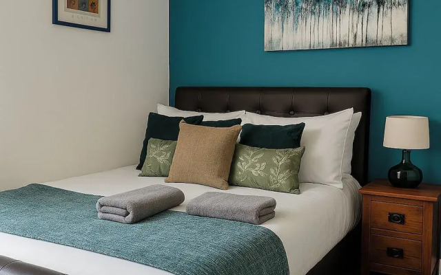 London Bow Apartment - Spacious 4 Bedrooms