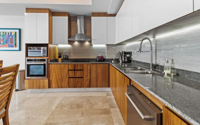 Blue Horizon Luxury Condo