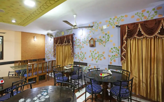Capital O 6077 Hotel Ashraya