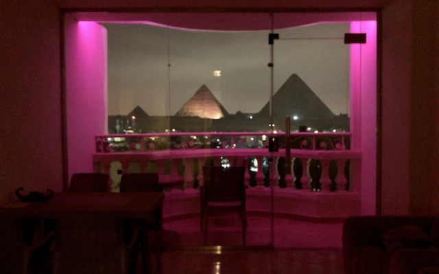 Sun Pyramids View Inn