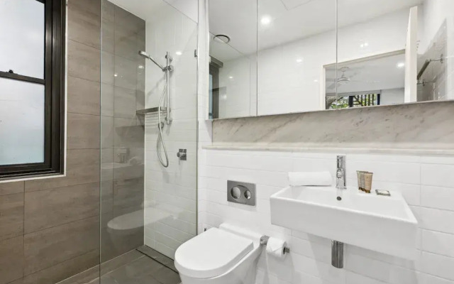 Spacious 2-bed Retreat With BBQ & Courtyard