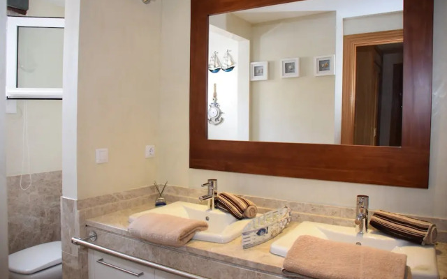 Semi Detached Townhouse Near The Beach