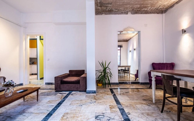 Stylish Flat With Excellent Location in Beyoglu