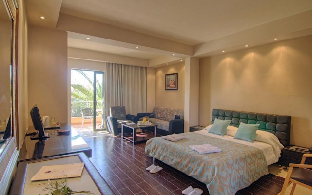 Solimar Aquamarine Resort