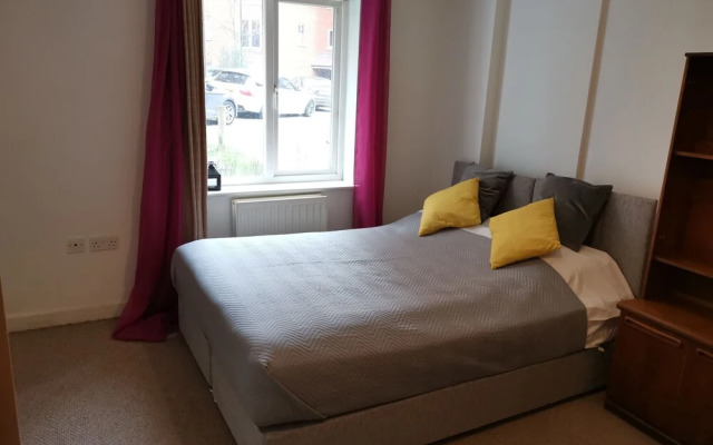 BookedUK - Home from Home Apartment