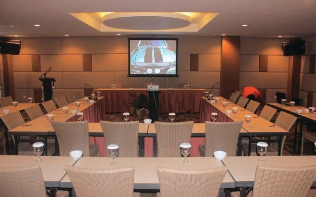 Dewarna Hotel & Convention