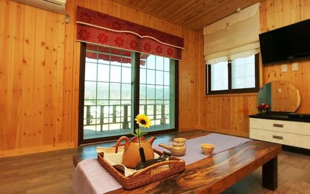 Cheongdo Mountains Bed and Breakfast