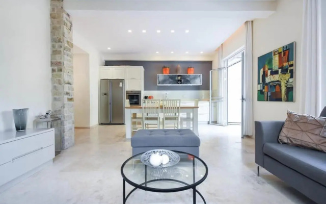 Blue Quartz by HolyGuest