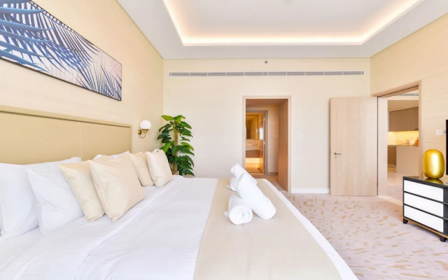 Ultra Luxury Palm Tower with Shared Hotel Facilities