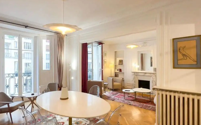 Chic Grenelle 3 Bedroom Apartment in Paris