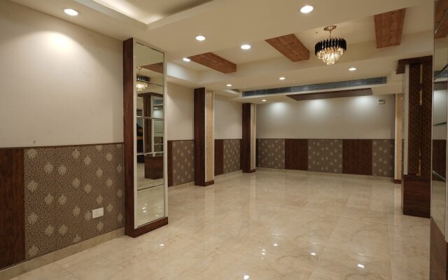 The Golden Crown Hotel Banquet & Cafe