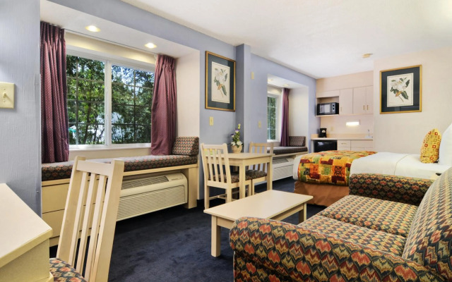 Hometown Inn & Suites Jacksonville - Butler Blvd./Southpoint